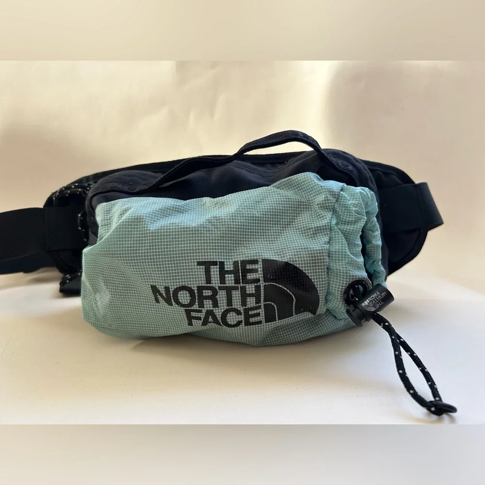 The North Face Men's Black & green  Belt Bag with Front Logo unisex